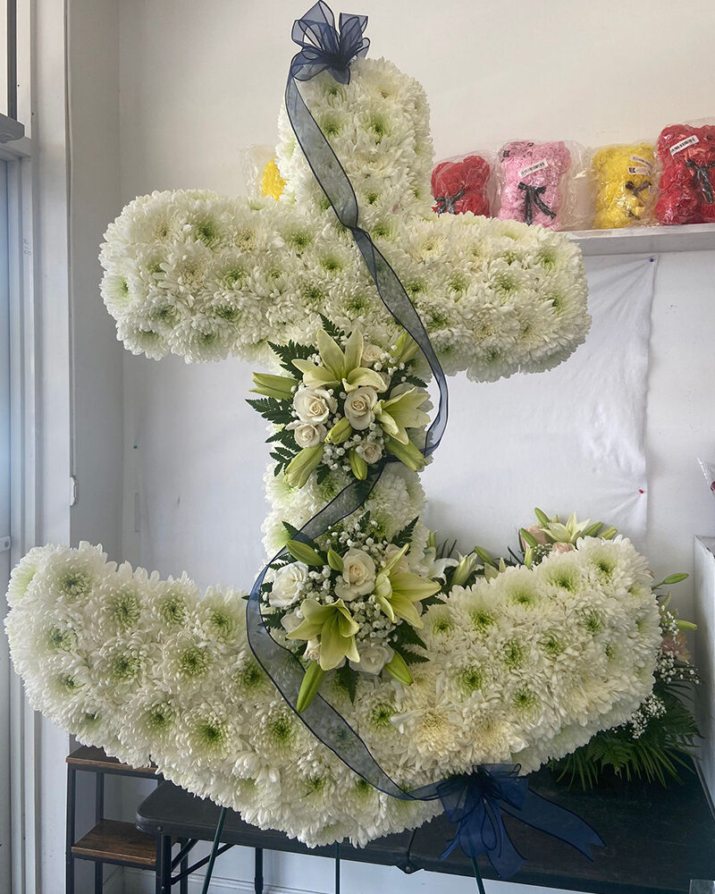 Flower boat anchor. funeral Flowers (1021)