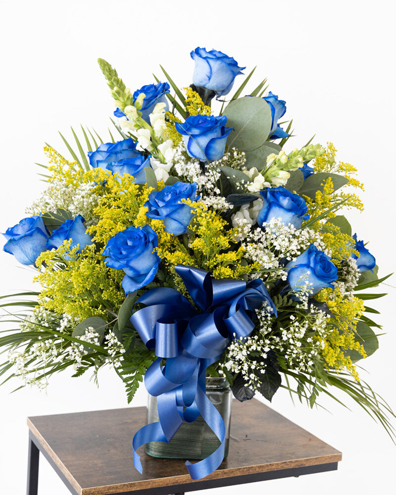 Flower arrangement Blue roses