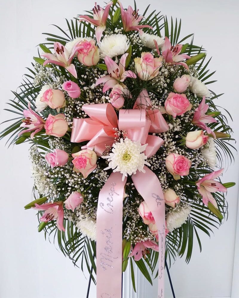 Funeral standing sprays. "Jardín de Ángeles". Floristería en Miami