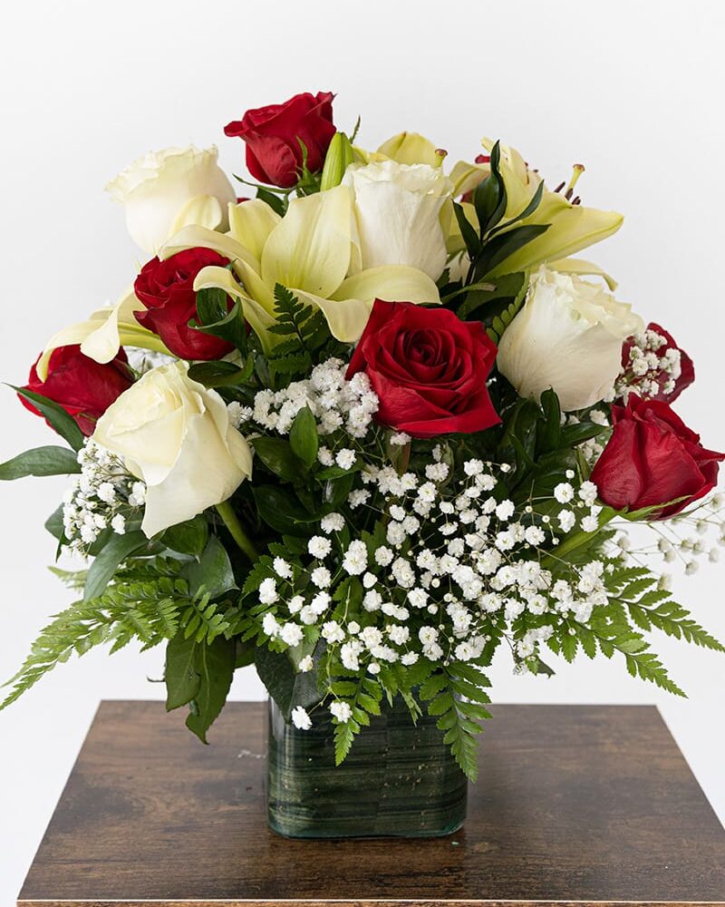 Red and white roses in Cube