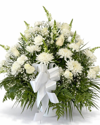 Basket Blanco para funeral. Arreglo de Flores para velorios